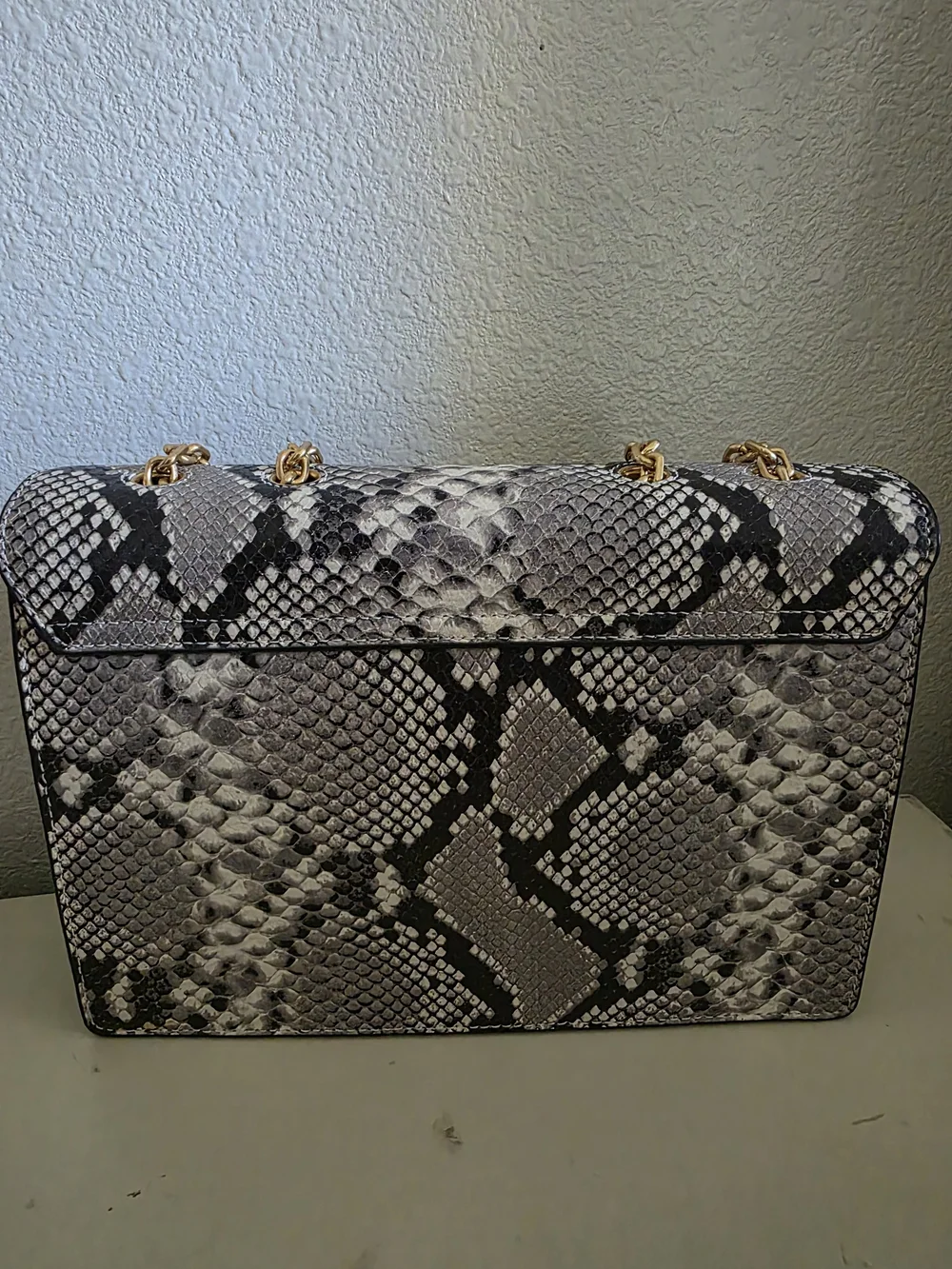 Elegant Gray Snakeskin-Print Embossed Shoulder Bag with Gold Hardware